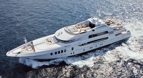 国产游艇搭载直升机视频,展现我国海上力量新高度